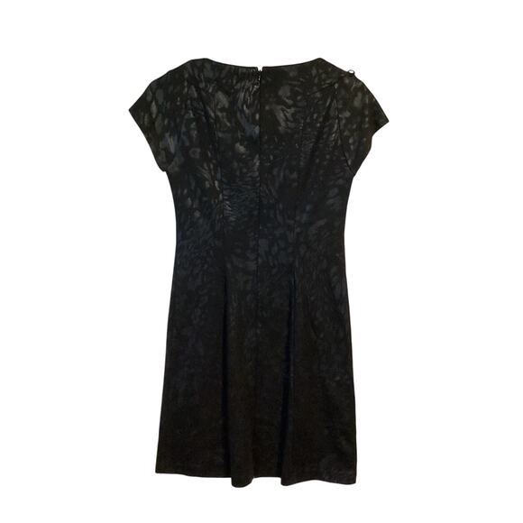 5047 Morgan McFeeters Embossed Black Sheath Dress Mini Cap Sleeves Lined Size 2 - Picture 2 of 5